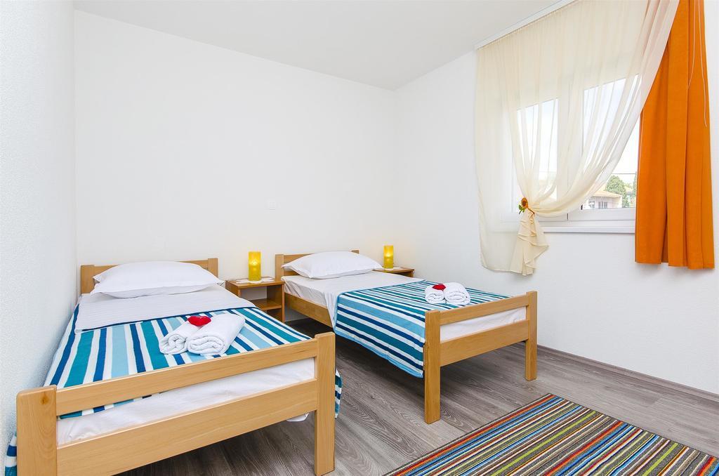 Apartments Branka トロギール エクステリア 写真