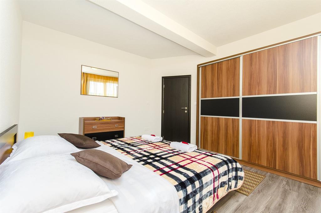 Apartments Branka トロギール エクステリア 写真